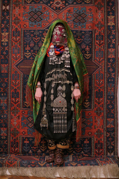 زنی از قوم «آوار» در لباس سنتی، روسیه